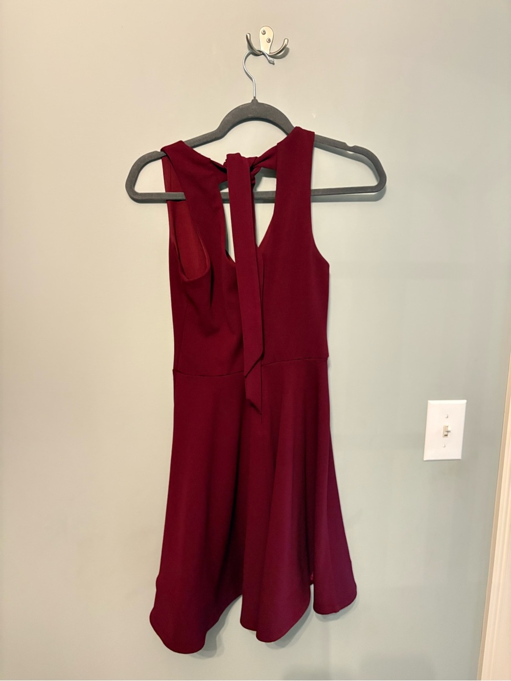 B. Smart Sleeveless Wine Tie-Back Mini Dress